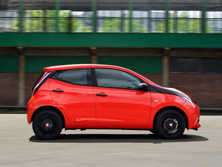  Toyota Aygo x-cite 5-Door 2014 года  (фото 20 из 30)